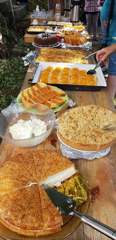 Kuchenbuffet im Pastoratsgarten Neubukow.